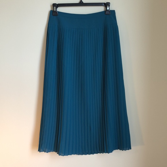 J. Crew Dresses & Skirts - J. Crew Pleated Midi Skirt